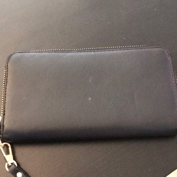 Black wristlet - Picture 2 of 2